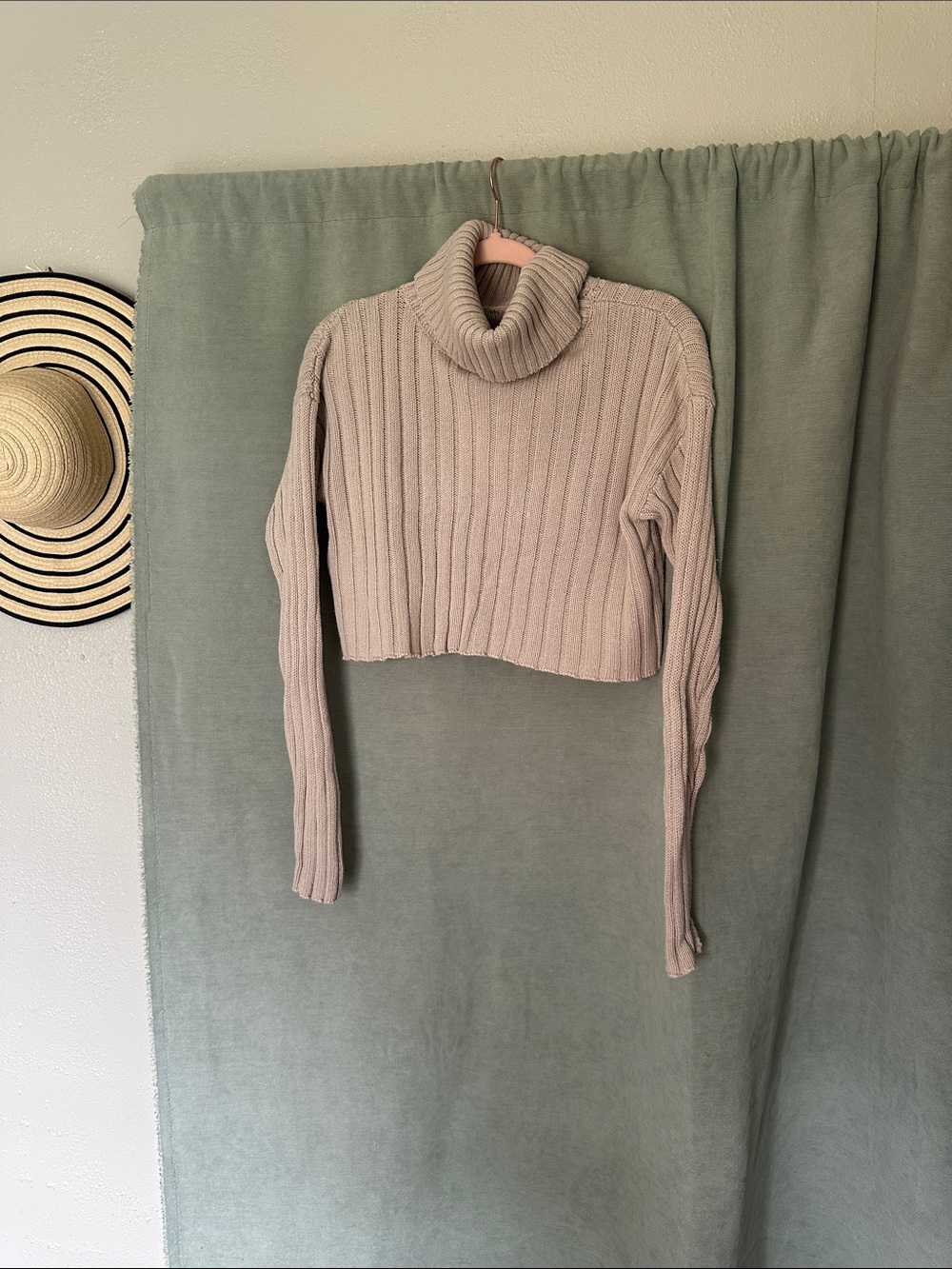 Cropped Ribbed Turtleneck Sweater - Light Taupe